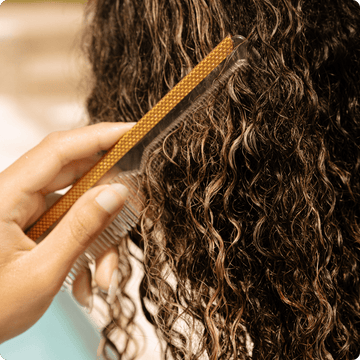 Cheveux secs, abîmés par le soleil ou la mer ? Les meilleures huiles