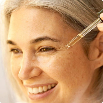 Appliquer une huile avant ou après sa crème ?