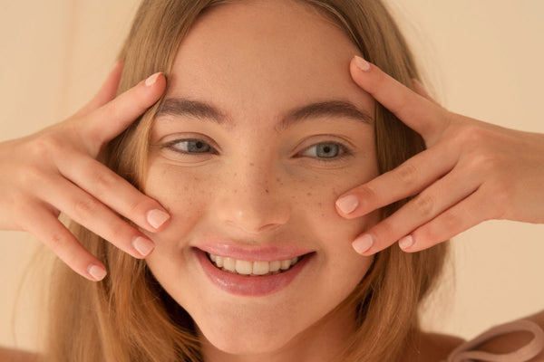 L'huile, l'alliée incontournable pour un démaquillage naturel