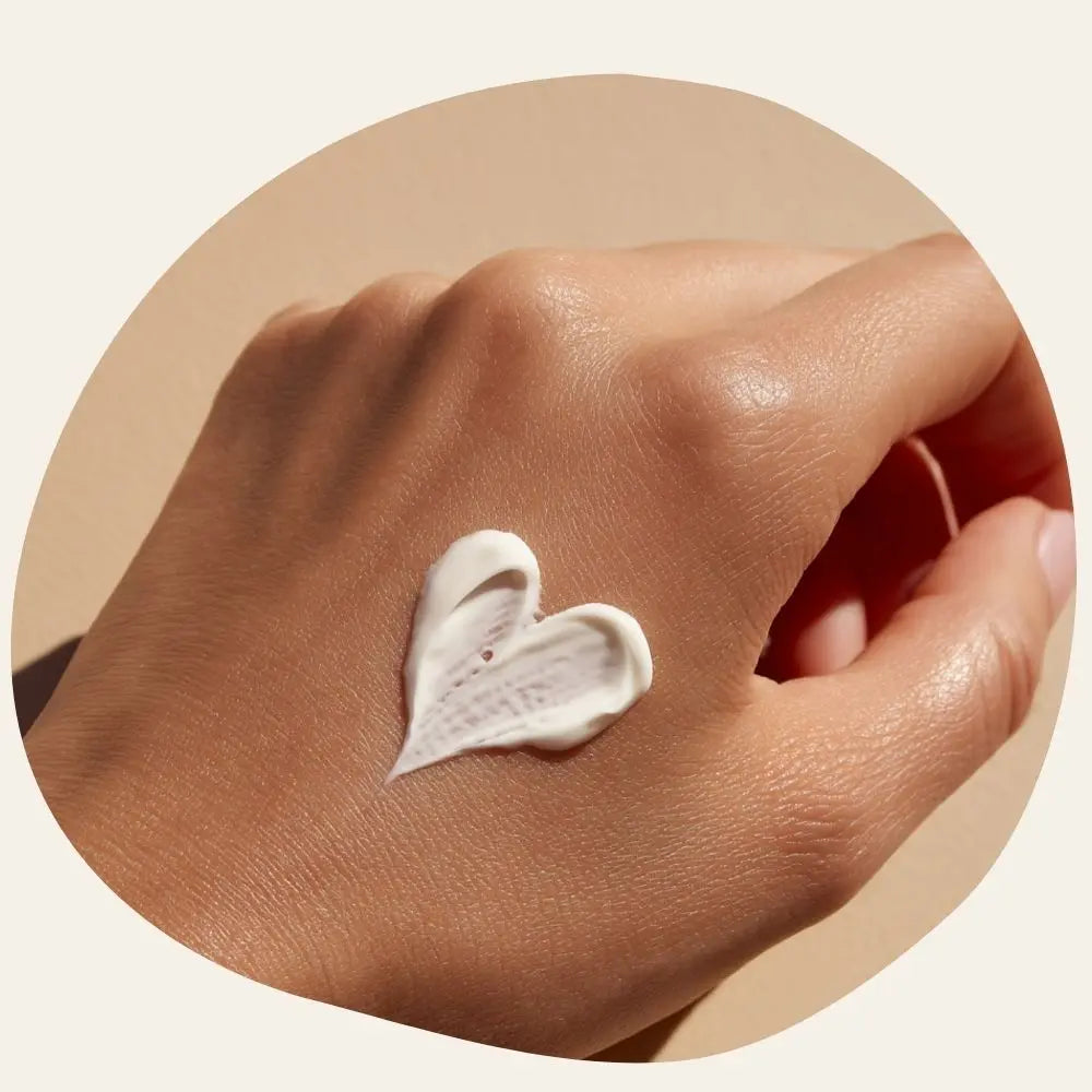 Texture fondante de la crème mains bio nourrissante