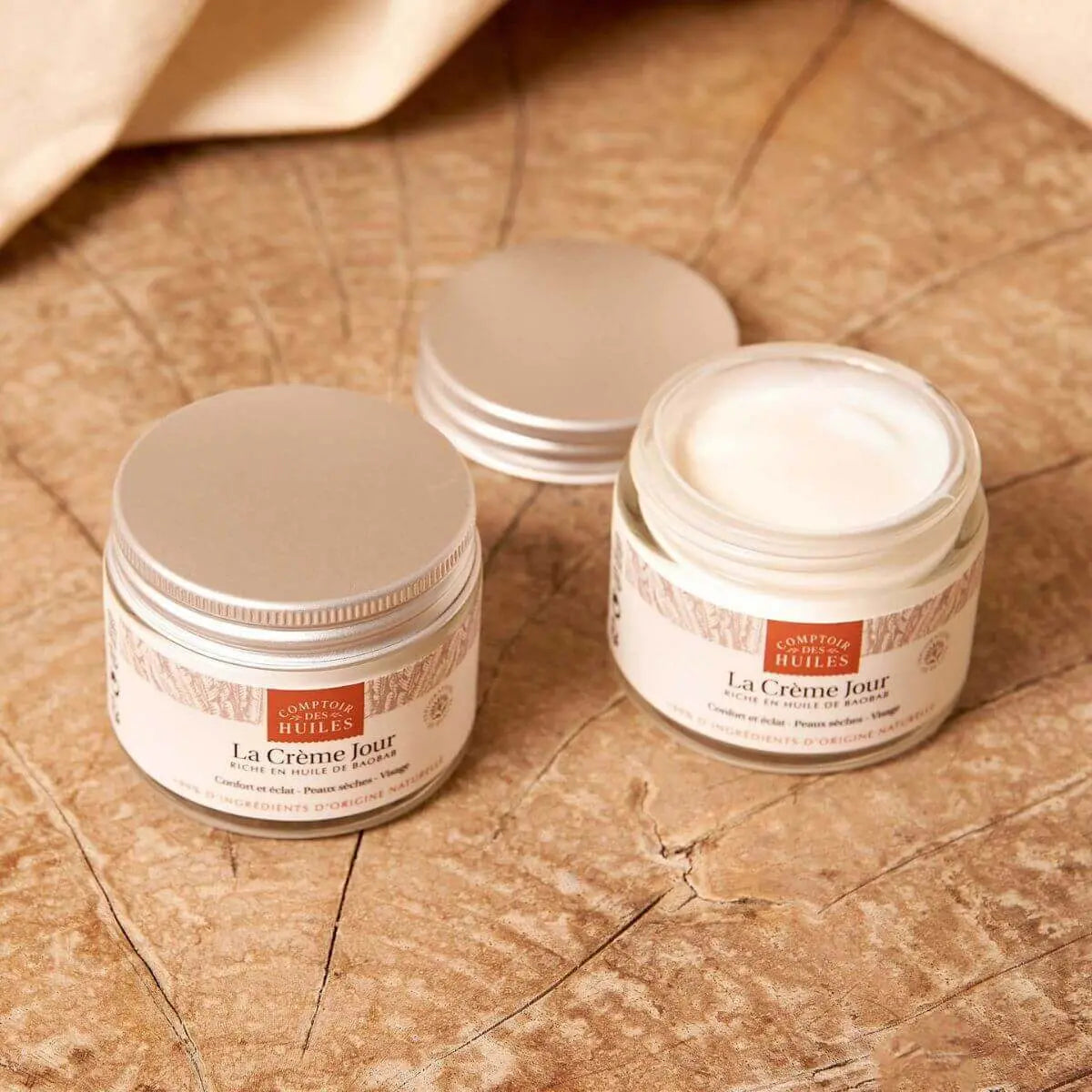 Texture riche et fondante de la crème de jour bio nourrissante